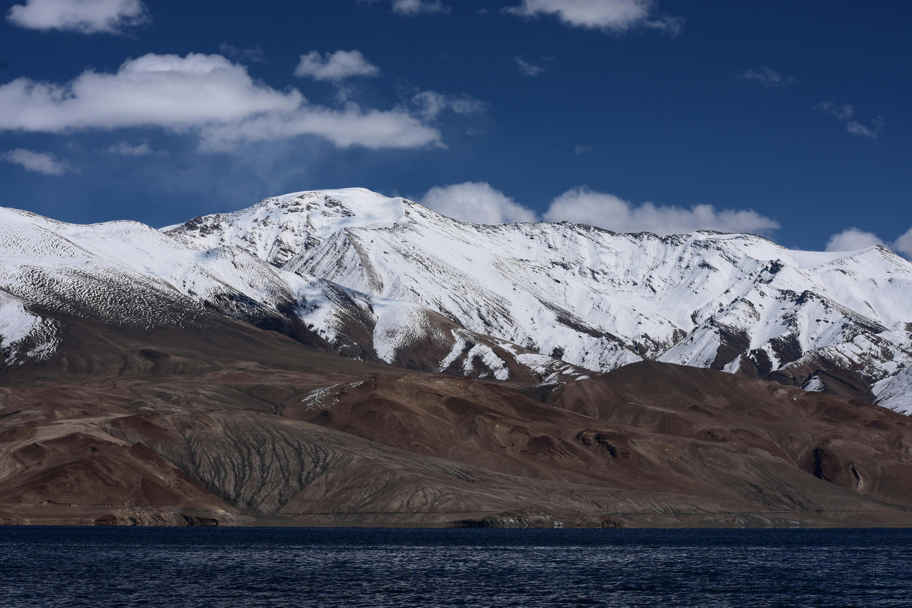 Benedizione rituale dei gioielli tibetani: tradizione, protezione e stile contemporaneo