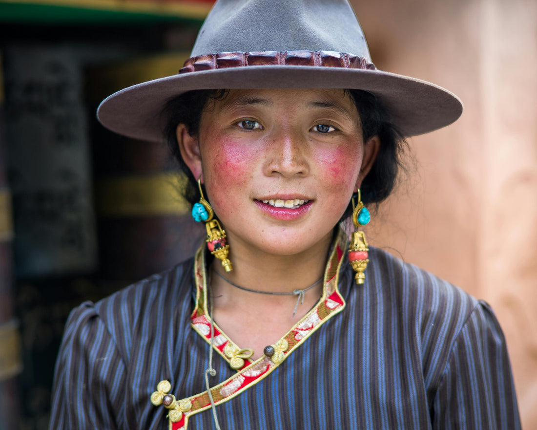 Il Fascino Nomade dei Gioielli Tibetani: Spirito Libero e Viaggio Interiore