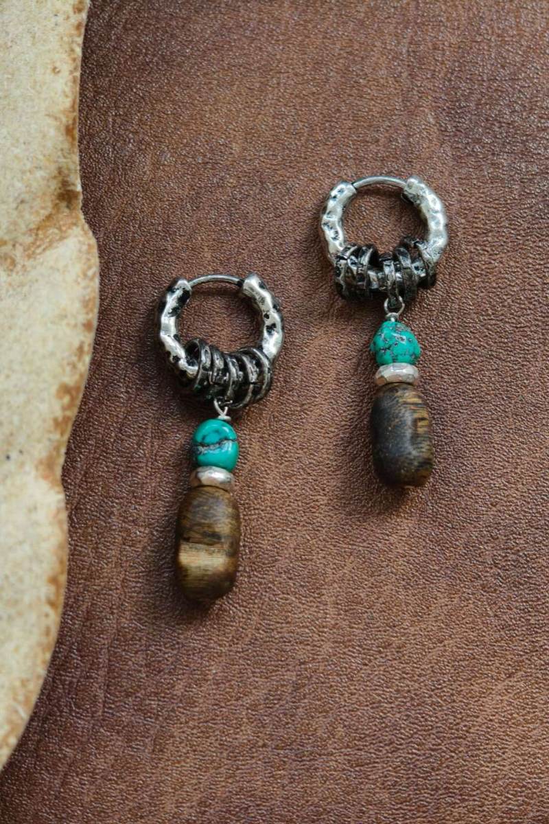 Orecchini Tibetani in Argento Placcato – Turchese Grezzo e Legno di Agarwood