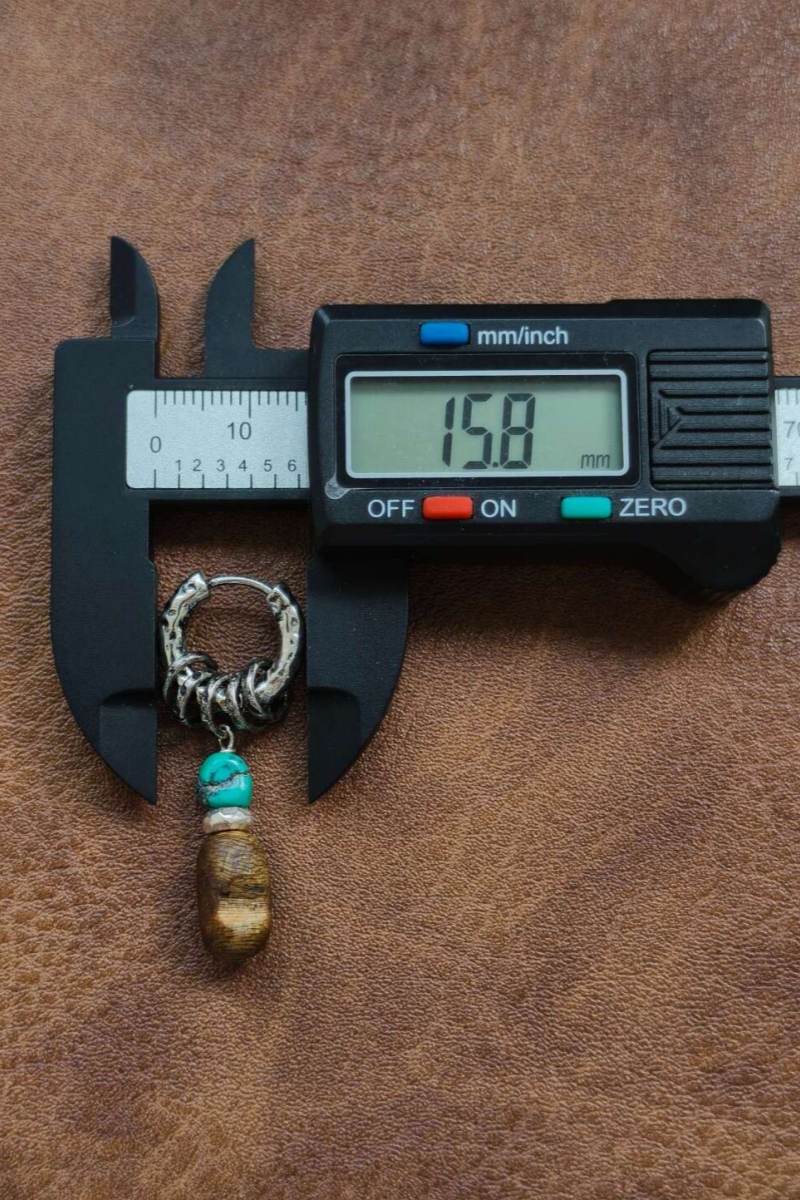 Orecchini Tibetani in Argento Placcato – Turchese Grezzo e Legno di Agarwood