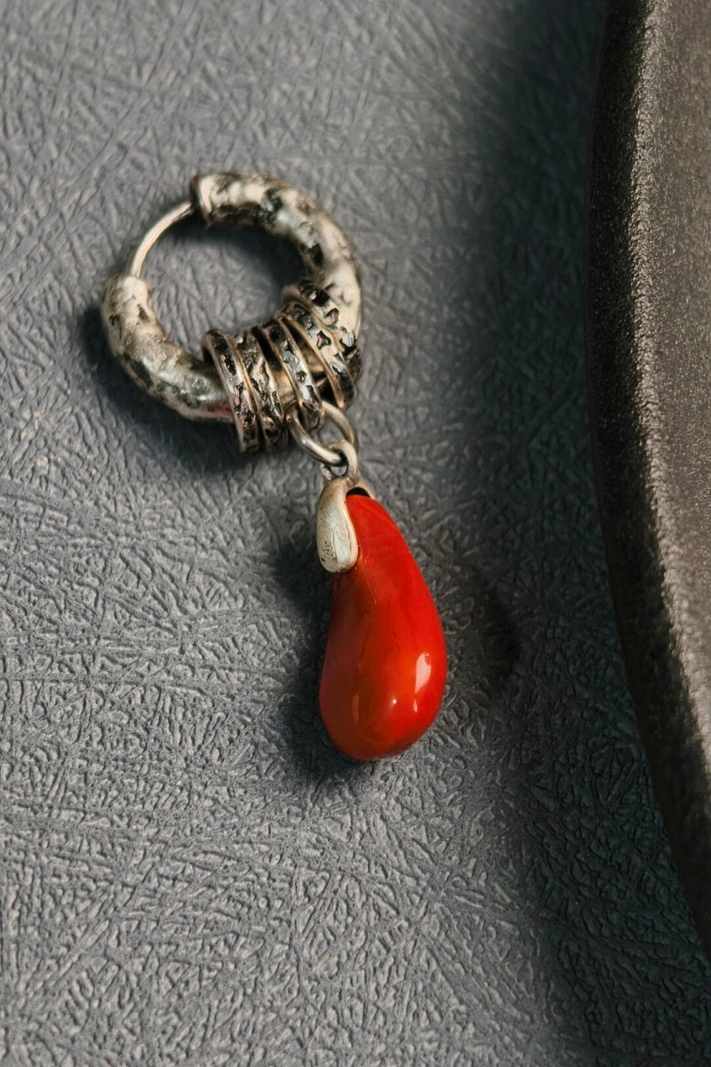 Orecchino singolo in corniola rossa naturale | Ly·coure del Tibet