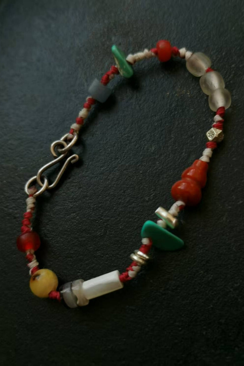 Bracciale Tibetano con Tre Energie: Turchese, Corallo Rosso e Agata - Lavorato a Mano in Argento 925