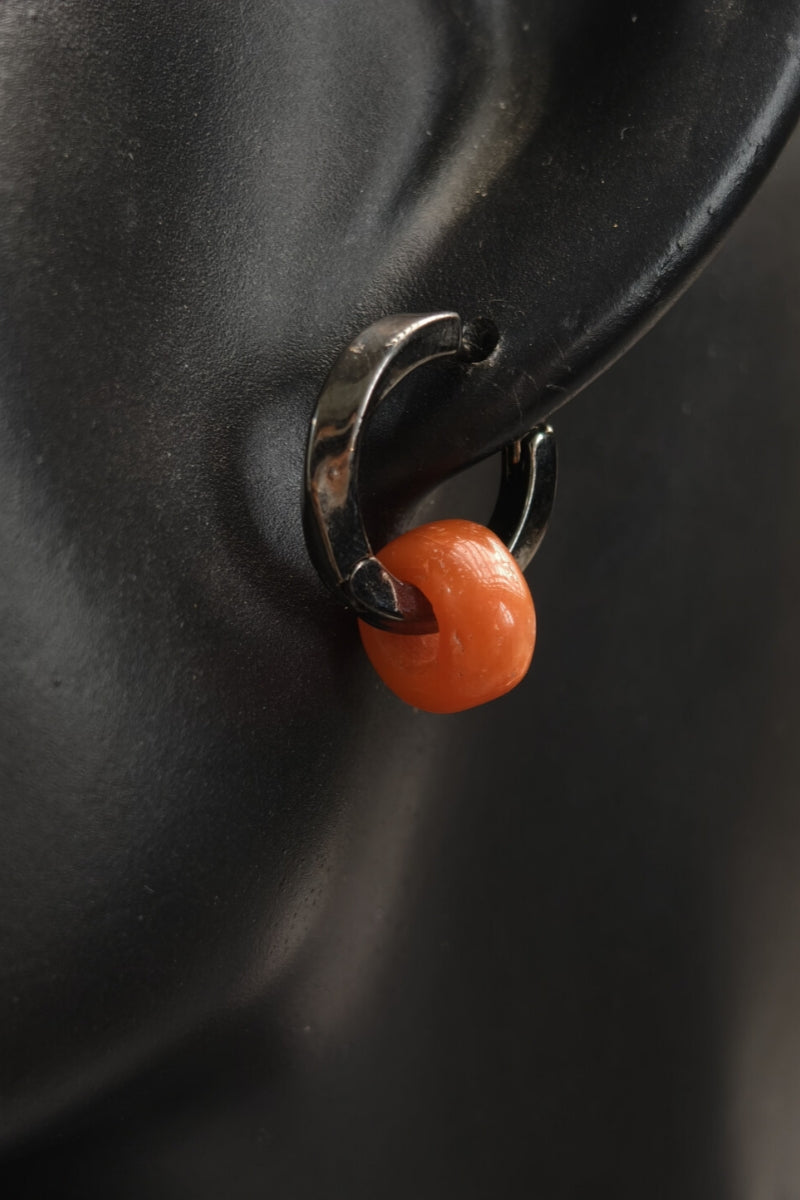 Orecchini Tibetani con Perla di Corniola Levigata - Il Sigillo della Perfezione - Gioiello Contemporaneo, Pezzo Unico