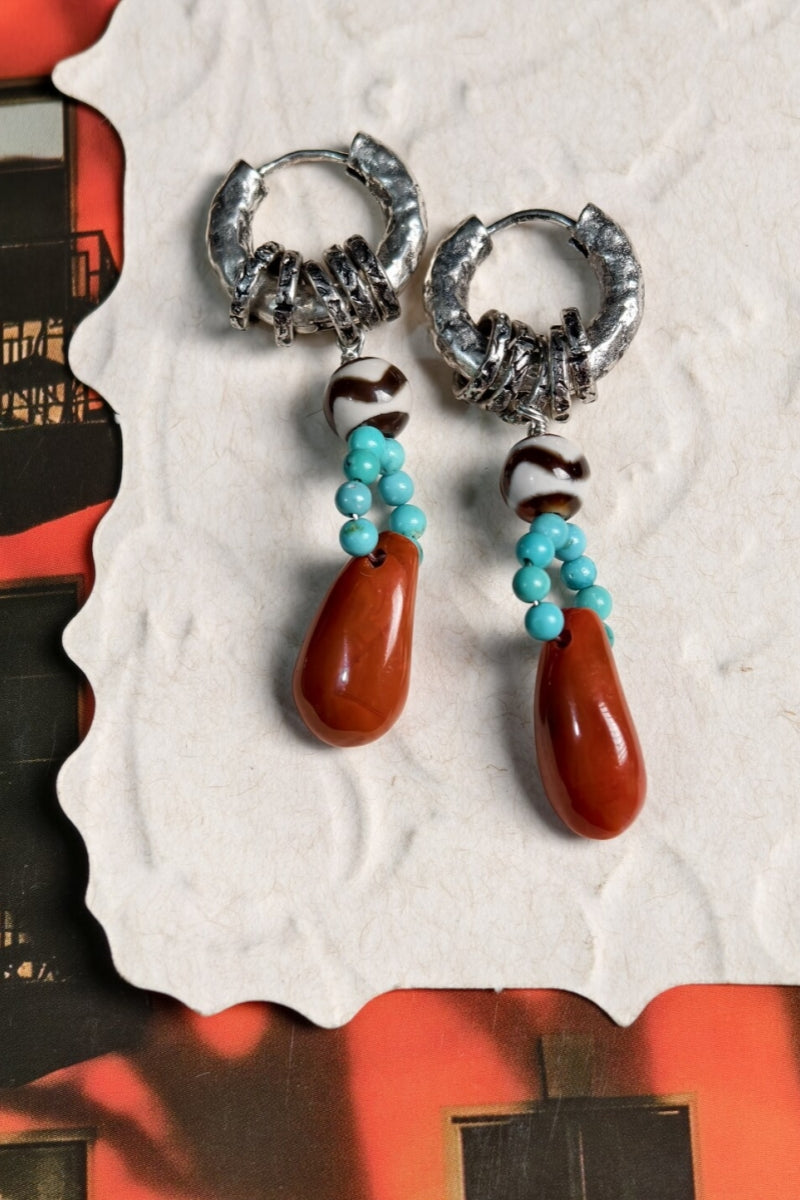 Viaggio Artistico | Orecchini a Strati con Perle Tibetane Dzi, Turchese e Corniola | Design a Goccia con Cerchio in Argento 925 | Stile Boho-Chic