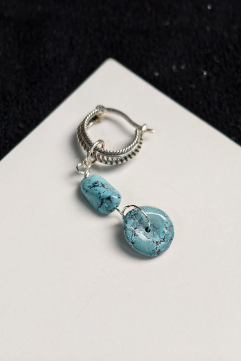 【Occhio del Lago Sacro】Orecchino Singolo Tibetano in Turchese | Design a Doppia Pietra “Tse Ring” | Cerchio in Puro Argento | Stile Tibetano Moderno