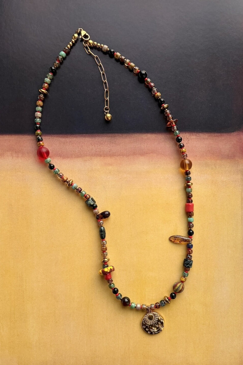 【Sole e Luna】Collana con Ciondolo Sole e Luna - Vetro di Boemia, Pietra Mora e Titanio - Design Unico Ispirato all'Armonia Cosmica