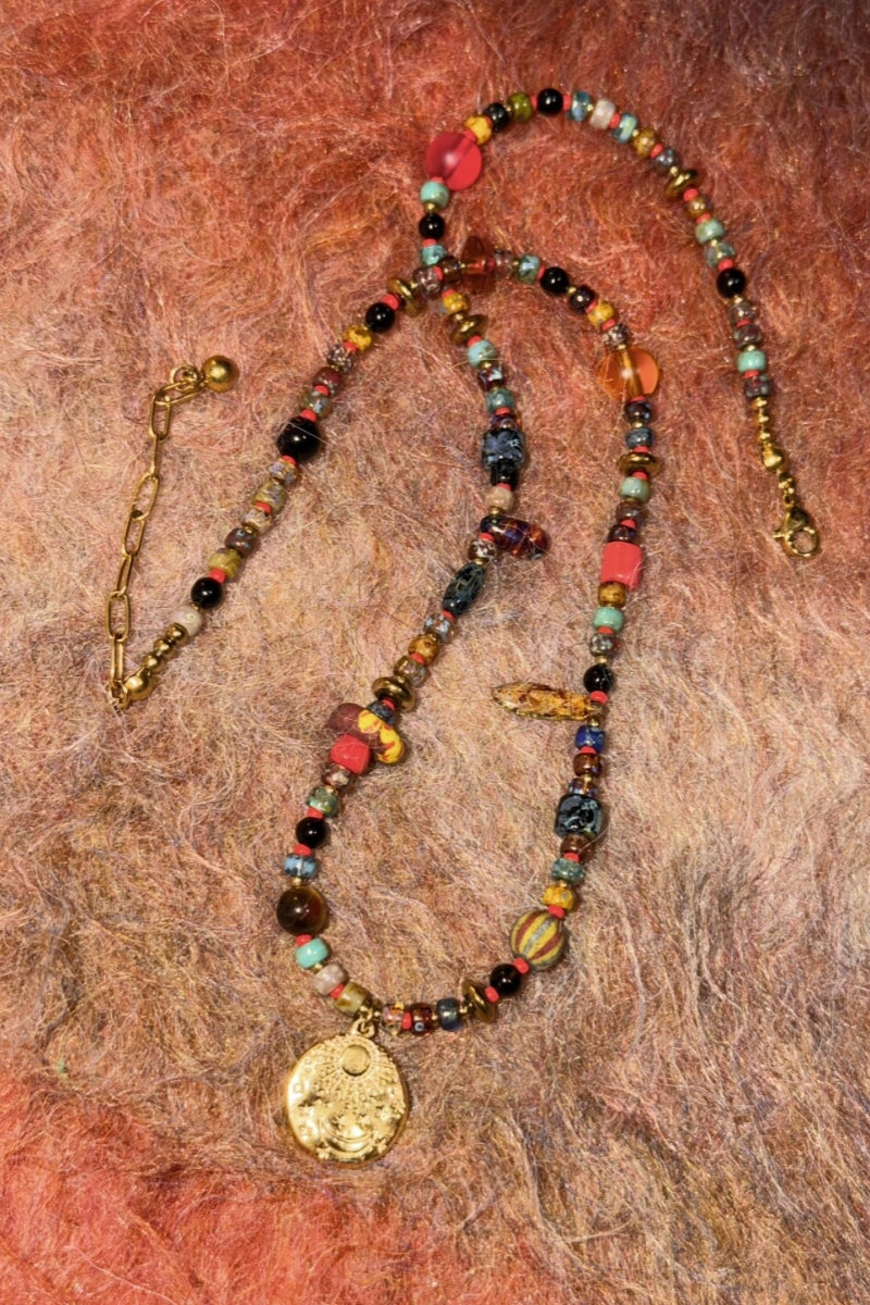 【Sole e Luna】Collana con Ciondolo Sole e Luna - Vetro di Boemia, Pietra Mora e Titanio - Design Unico Ispirato all'Armonia Cosmica