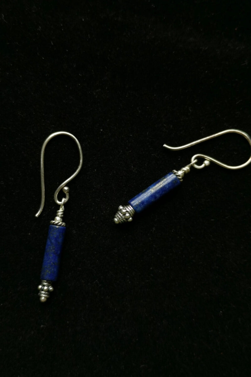 primo-piano-cilindro-lapislazzuli-naturale-inclusioni-pirite