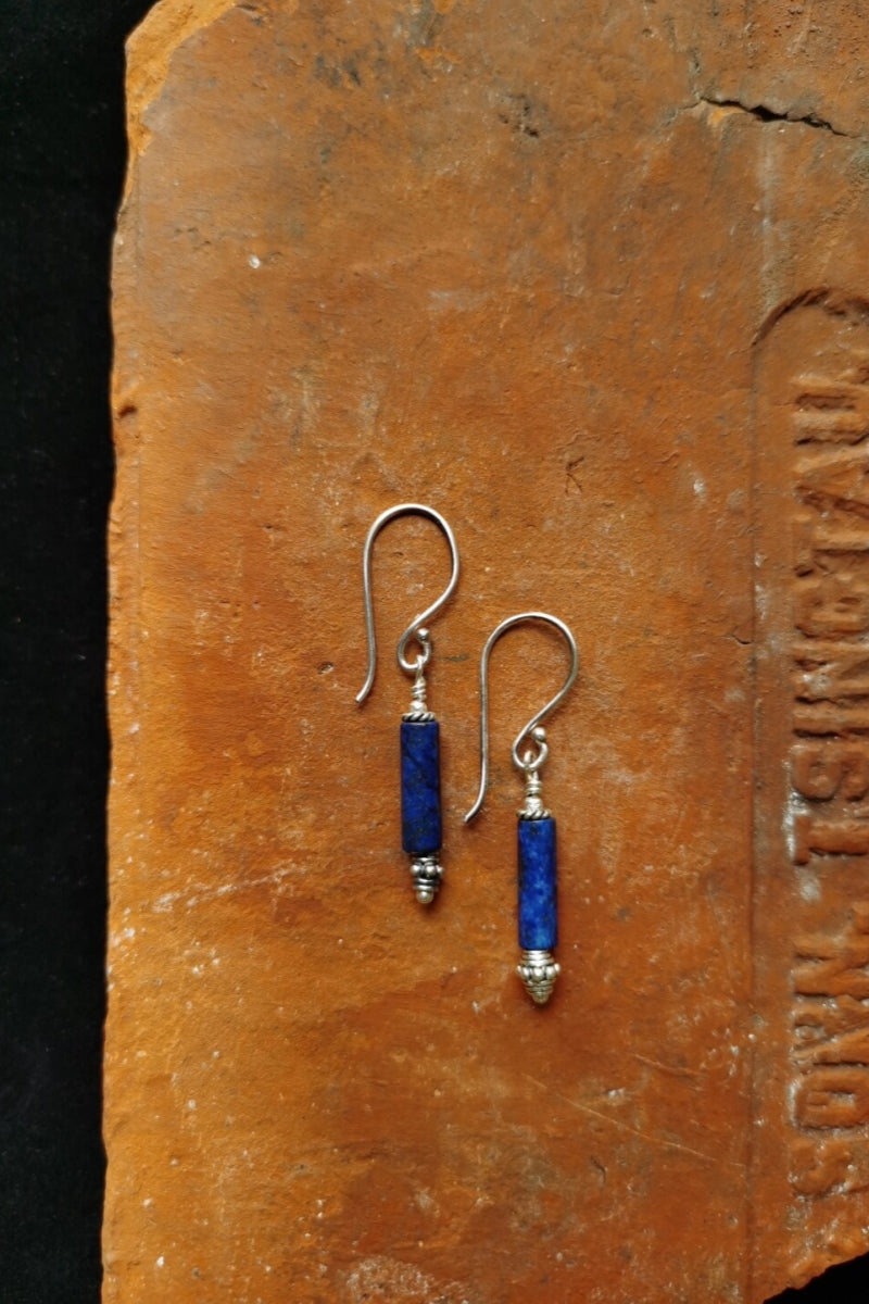【Lapislazzuli Celeste】Orecchini Pendenti in Lapislazzuli e Argento Tibetano - Design Minimalista con Cilindro di Lapislazzuli - Gioiello Energetico e Contemporaneo