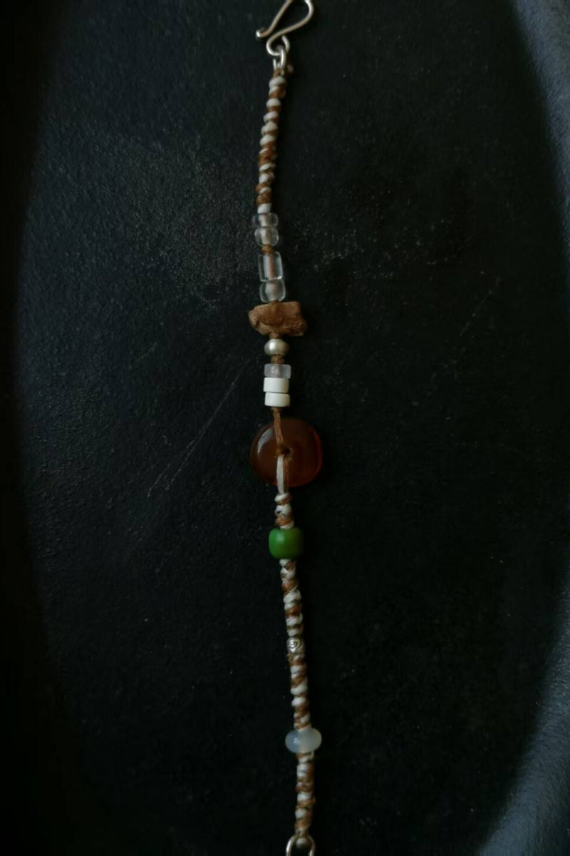 【Terra e Ambra】Bracciale in Corda Tessuta e Tinta Naturale - Cachi e Bianco Intrecciati con Ambra, Agata, Ambra Gialla e Argento 925 - Gioiello Artigianale dall'Energia Calda e Terrena