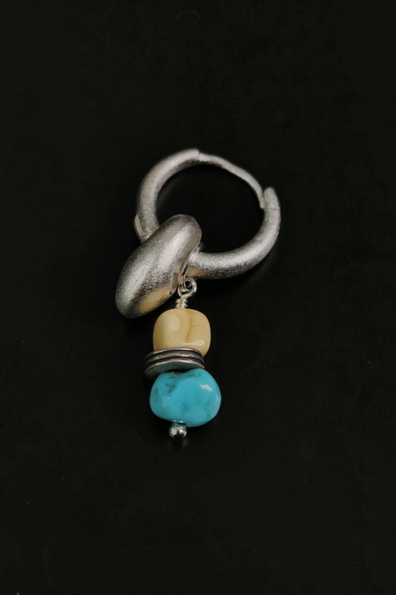 orecchino-singolo-argento-925-ambra-gialla-turchese-design-essenziale-vista-frontale