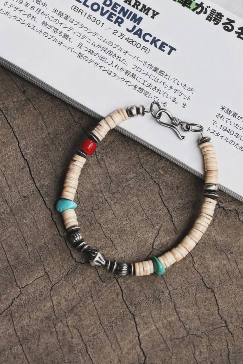 Bracciale Nuovi Arrivi – Heishi Bianco, Turchese, Corniola e Argento 925